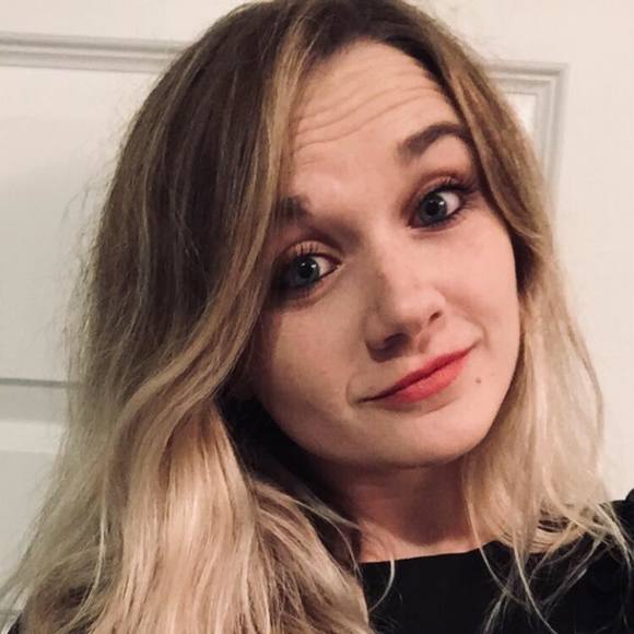 Meet your Posher, Alyssa - Picture 1 of 1